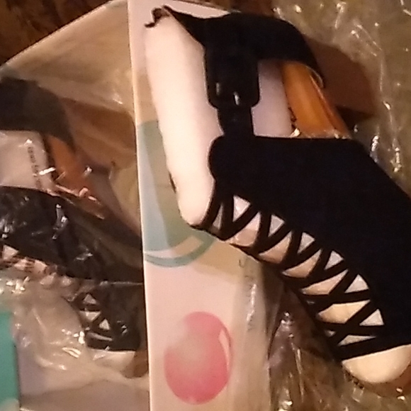 Shoes - Picture 2 of 3